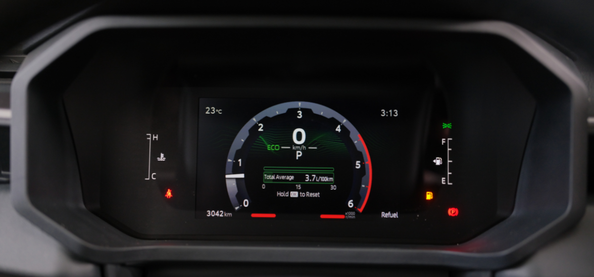 Ảnh bảng điều khiển HILUX PRO 2.8 4X2 AT