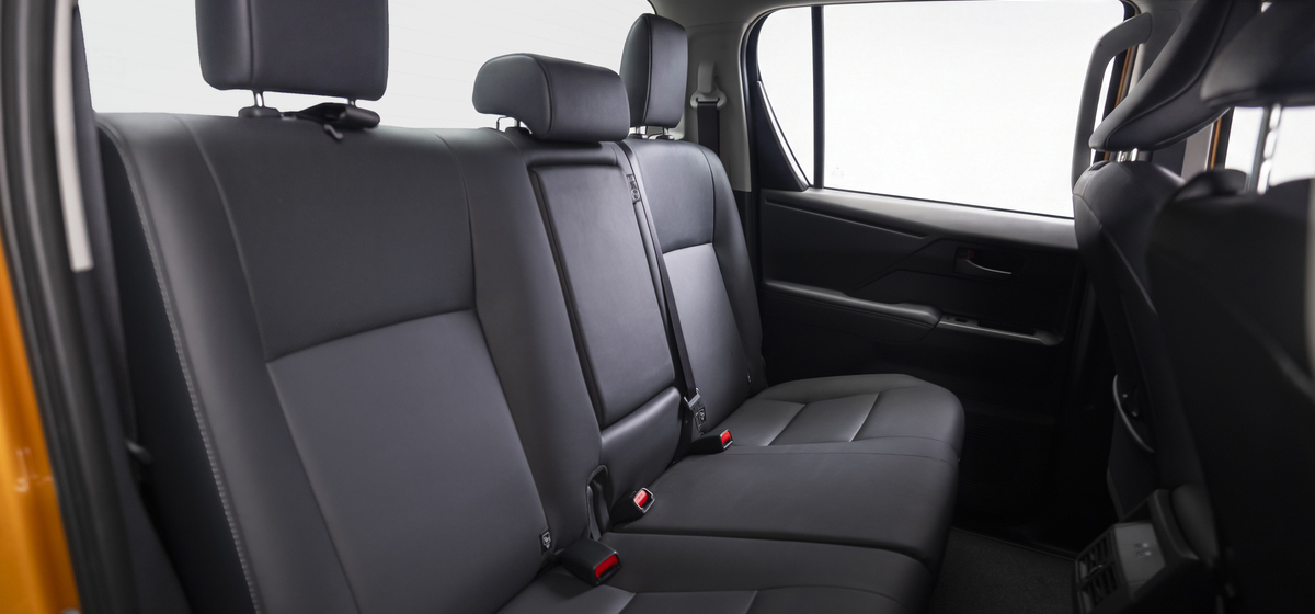 ảnh hàng ghế HILUX TRAILHUNTER 2.8 4X4 AT