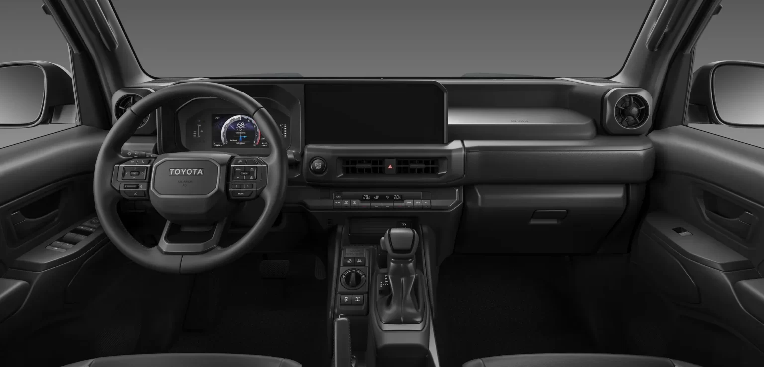 Khoang lái xe Land Cruiser FJ Toyota Thăng Long 316 Cầu Giấy