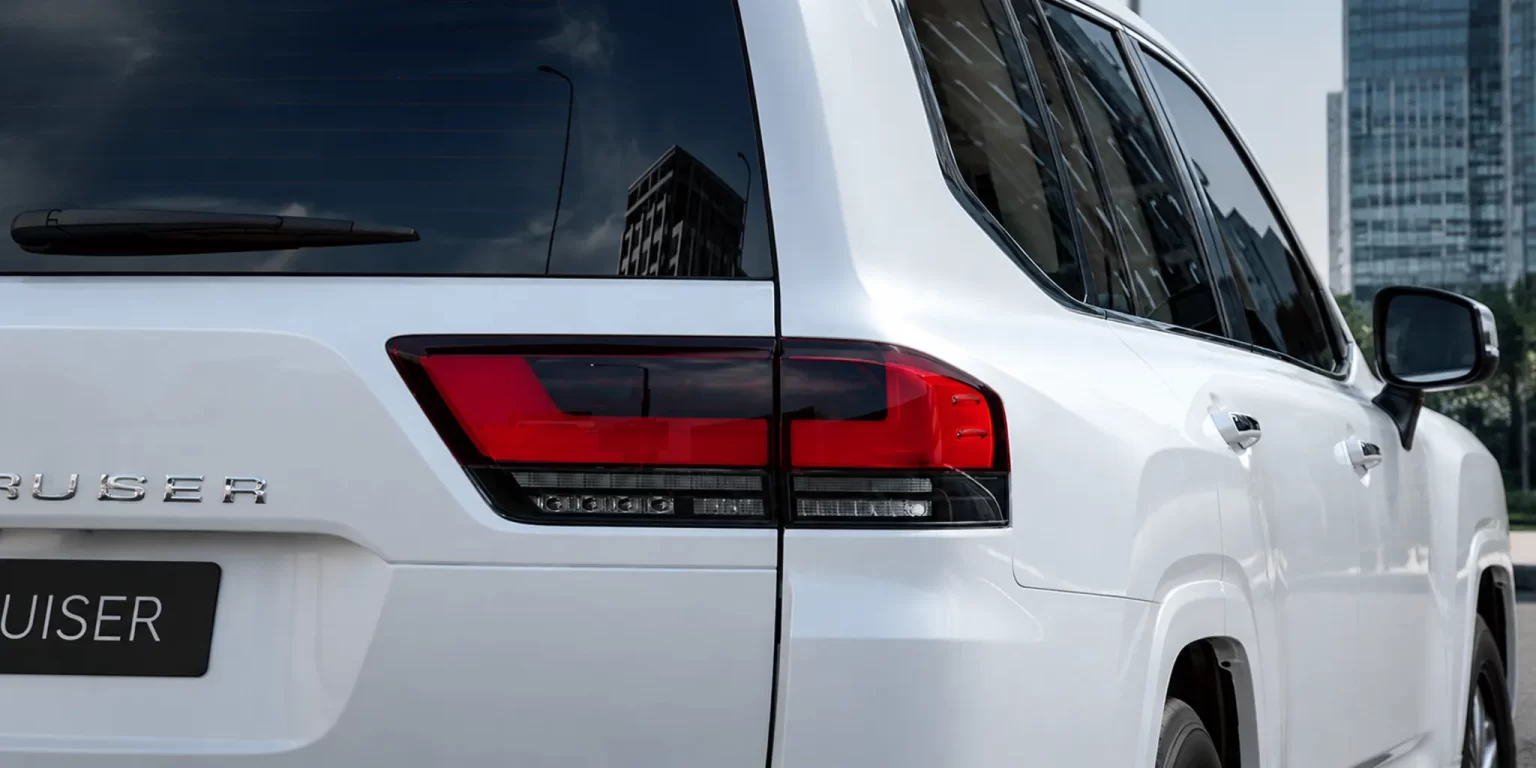 Land Cruiser Hybrid ngại thất cụm đèn hậu