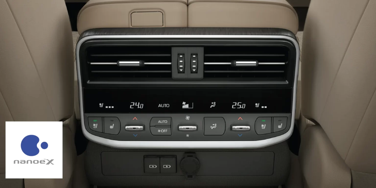 Land Cruiser Hybrid nội thất điều hòa tự động